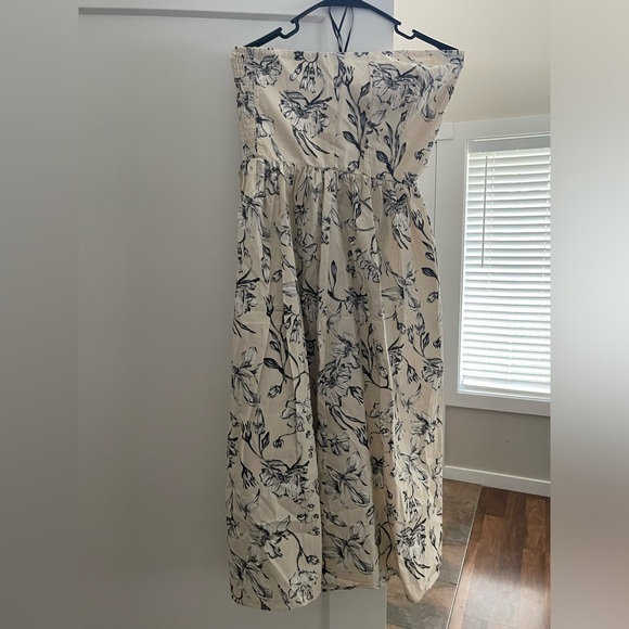 H&M Dresses & Skirts - COPY - Floral Print Dress